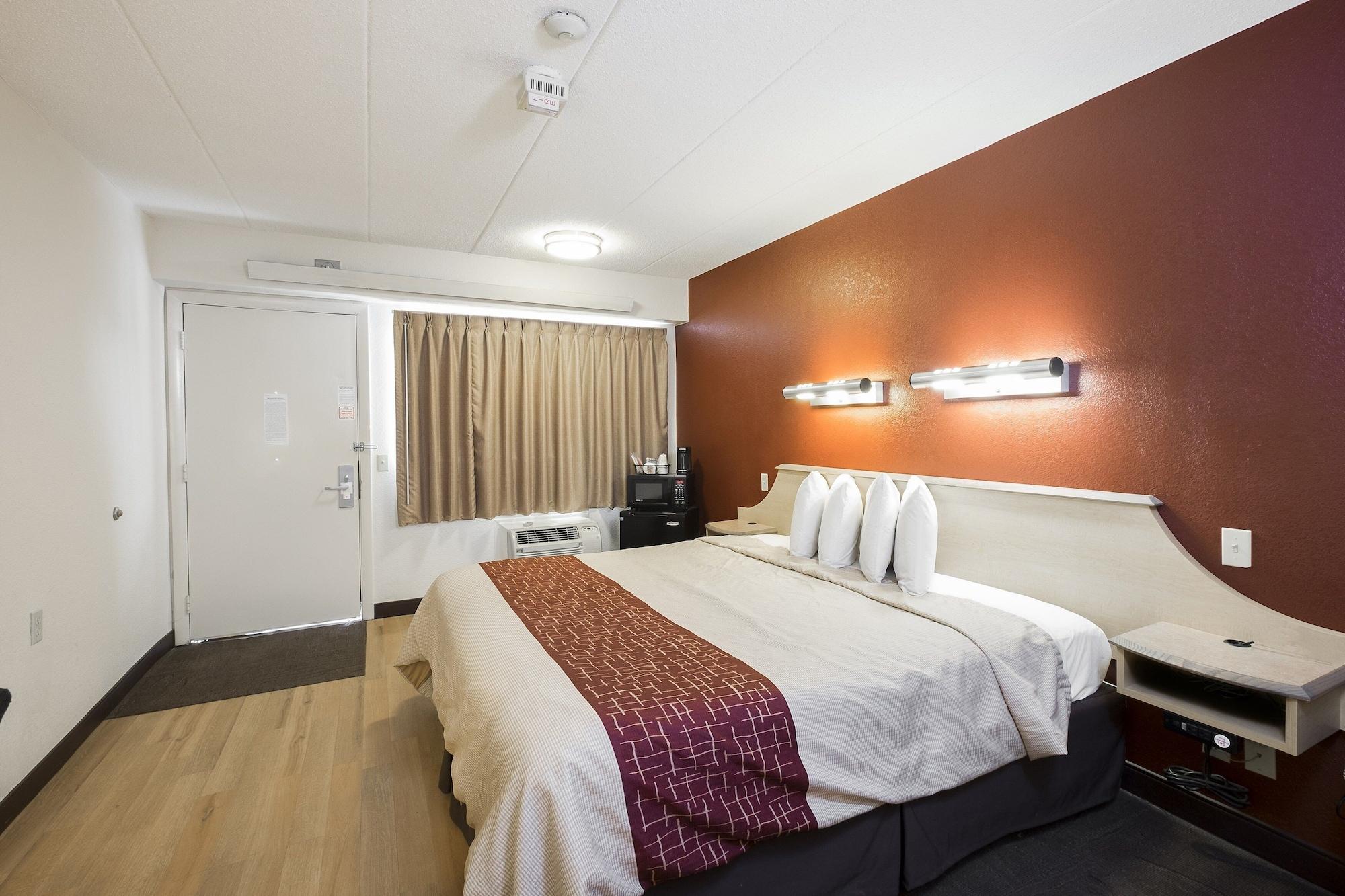 Red Roof Inn Detroit Metro Airport - Белльвилль Экстерьер фото