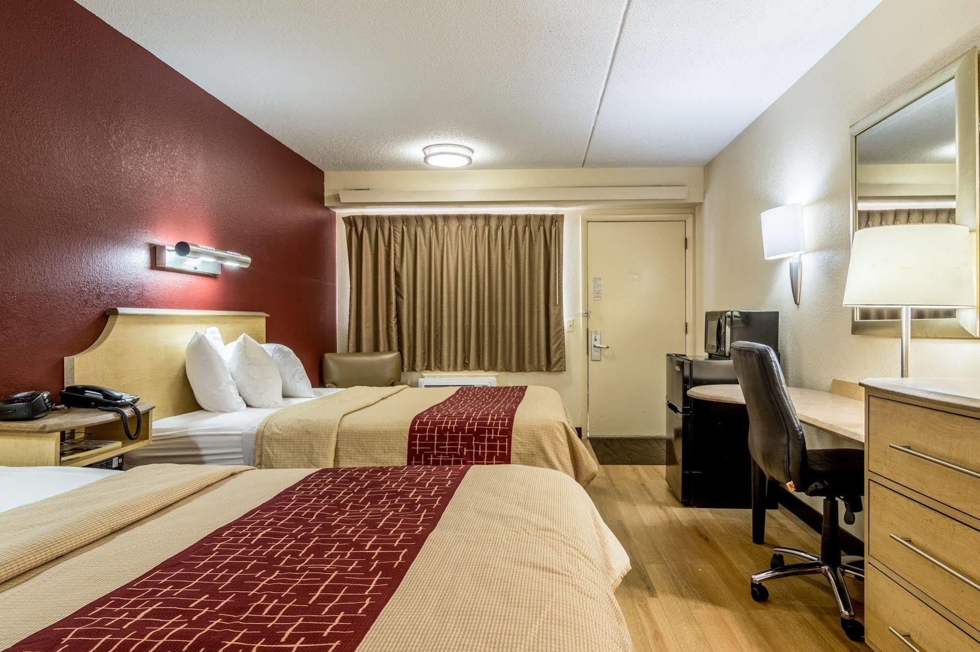 Red Roof Inn Detroit Metro Airport - Белльвилль Экстерьер фото